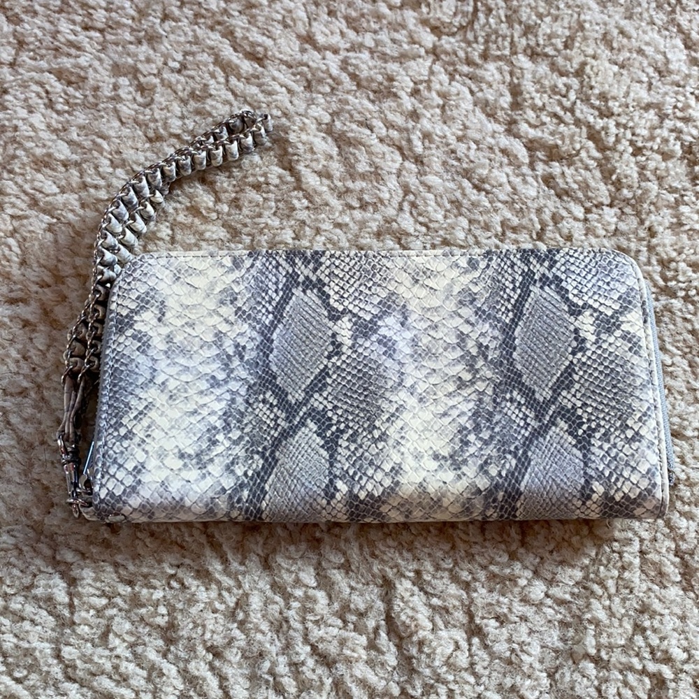 Non leather faux snakeskin print wristlet